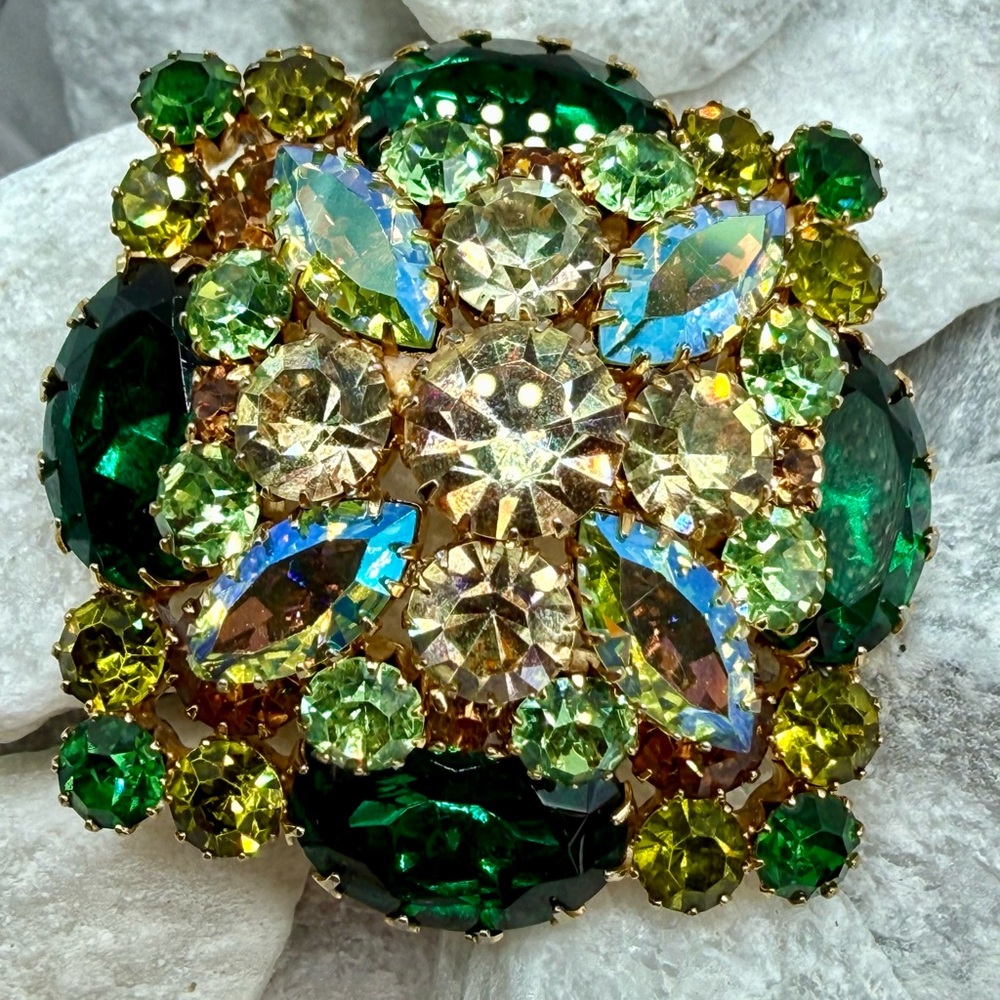 Vintage Juliana Style Green AB Rhinestone Dome Brooch Statement Piece D&E Look - Picture 11 of 17